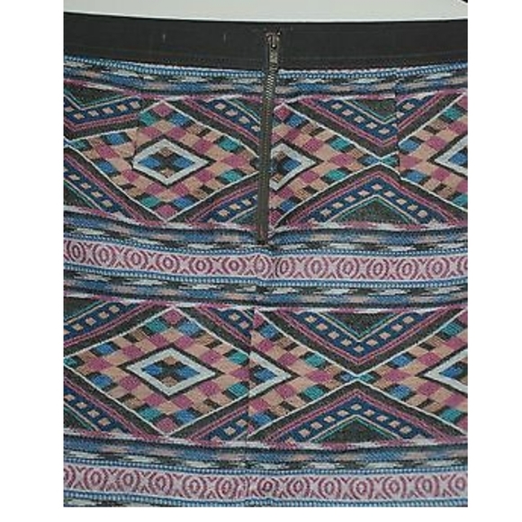 🔥American Eagle Aztec Mini Skirt - Picture 4 of 5
